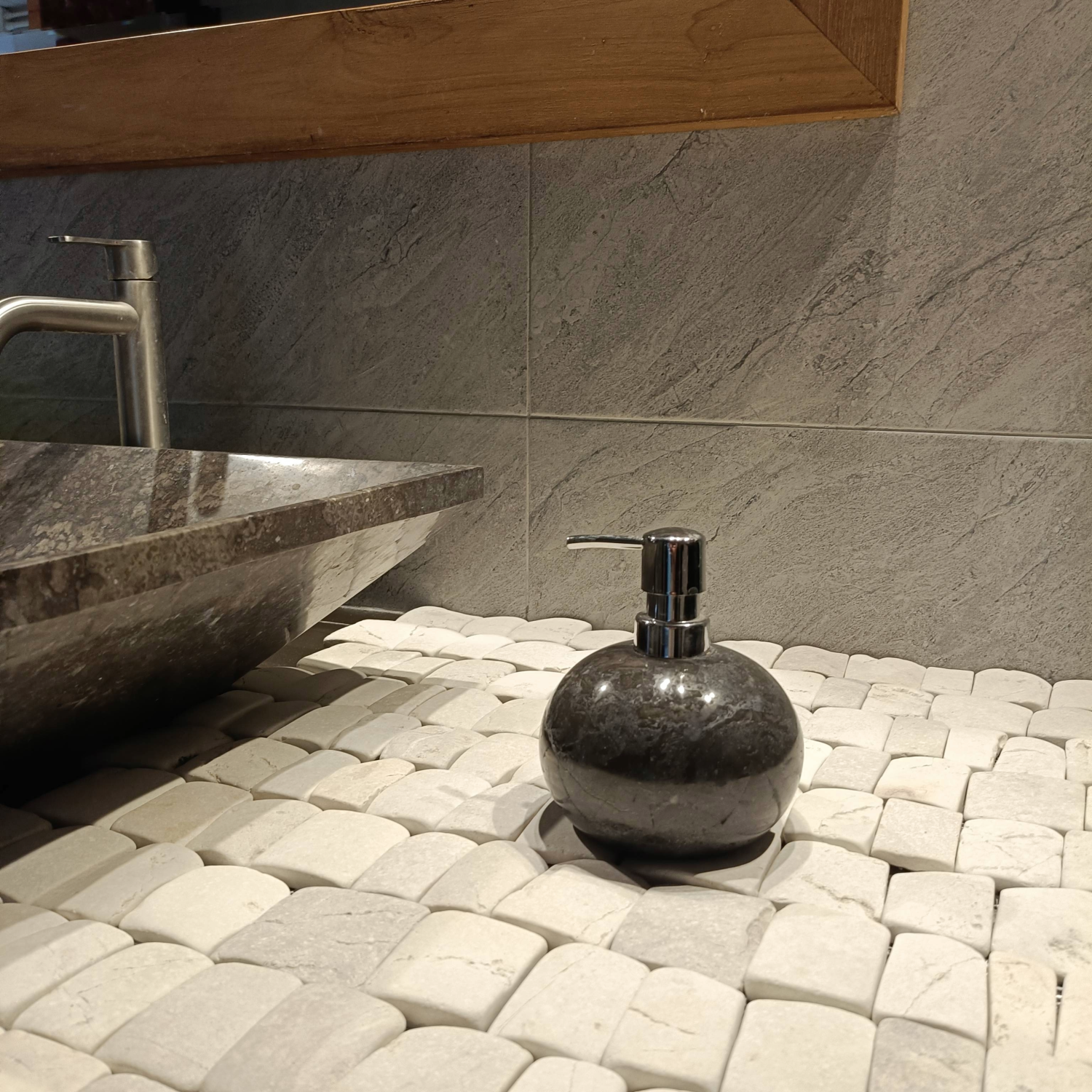 Canine White Pebble - Mosaic Tile Interlocking