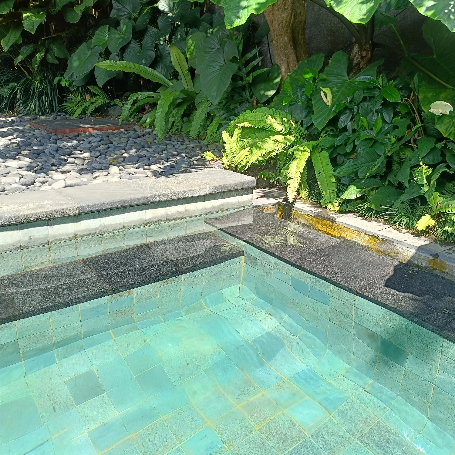 Premium grade Sukabumi green stone swimming pool tiles, tropical villa pool Thailand